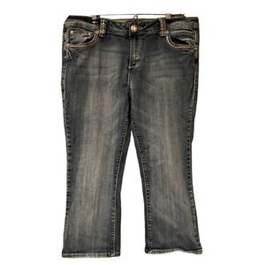 Grace in La Cropped Jeans